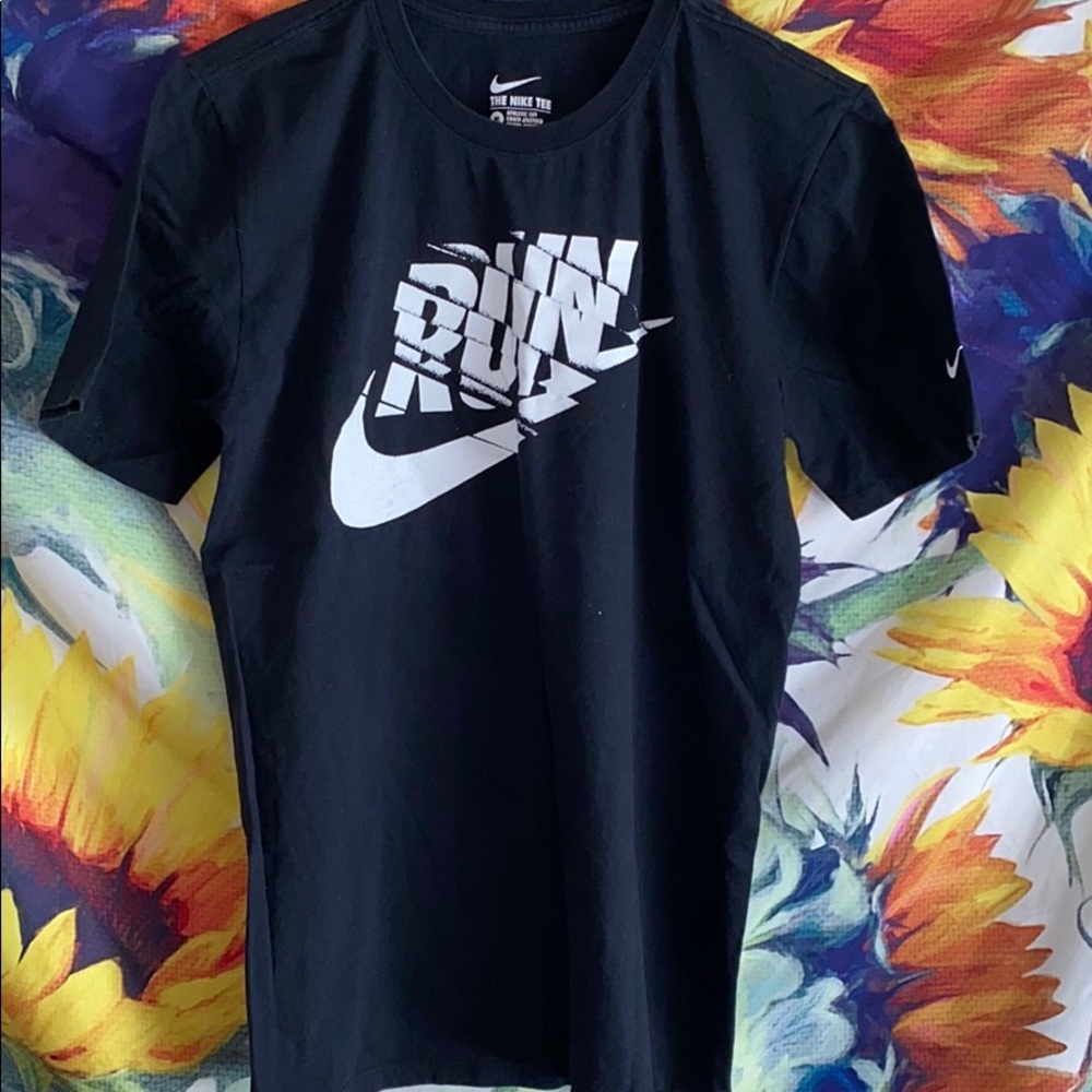 THE NIKE TEE
